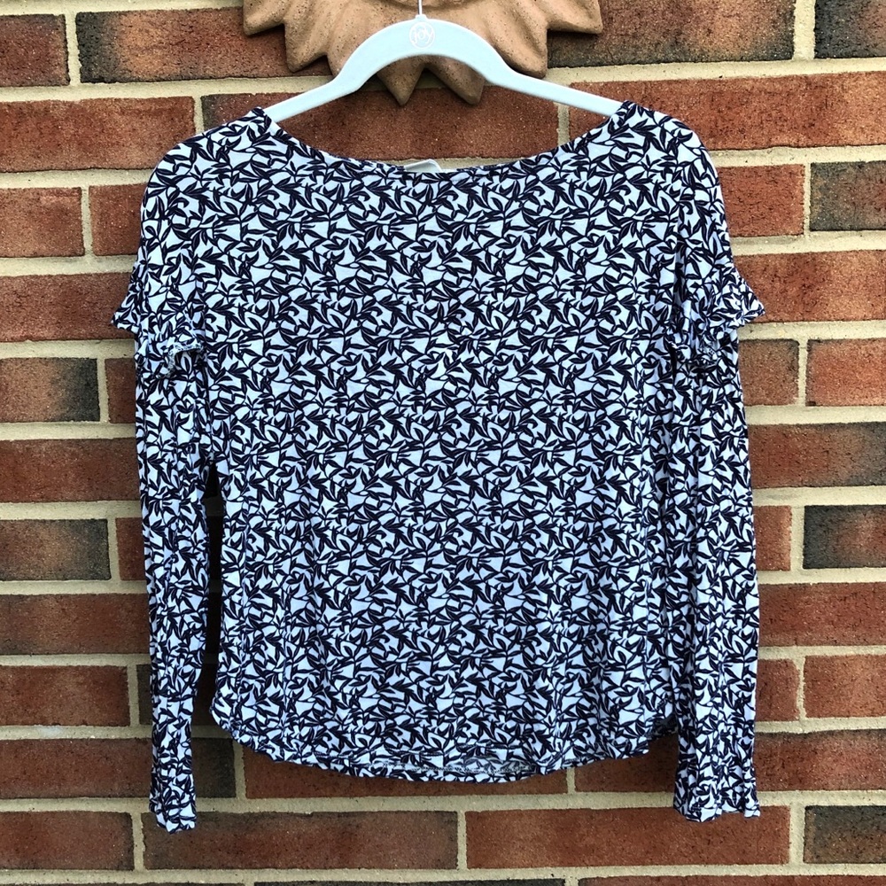 Navy leaf pattern ruffle sleeve top